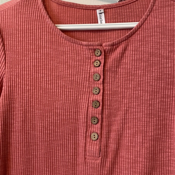 Bundle of 2 tops Sz S. Henley top with lace cuffs. Kut from the Kloth 3/4 sleeve - Picture 4 of 7